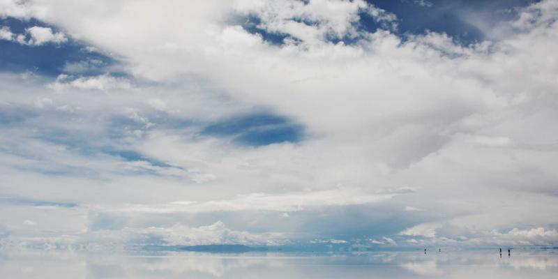 从源头到终端：YR纺织如何以辅料创新与批发网络重塑行业碳中和路径